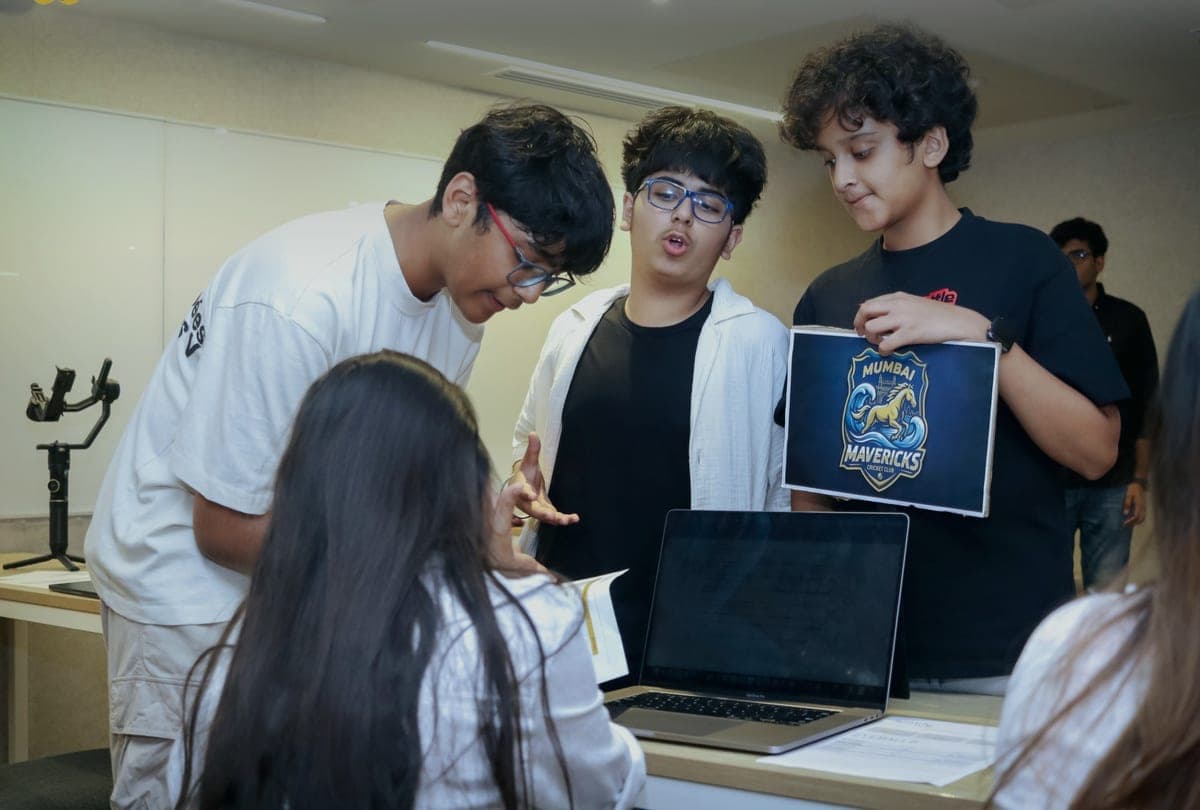 Students pitching their brand